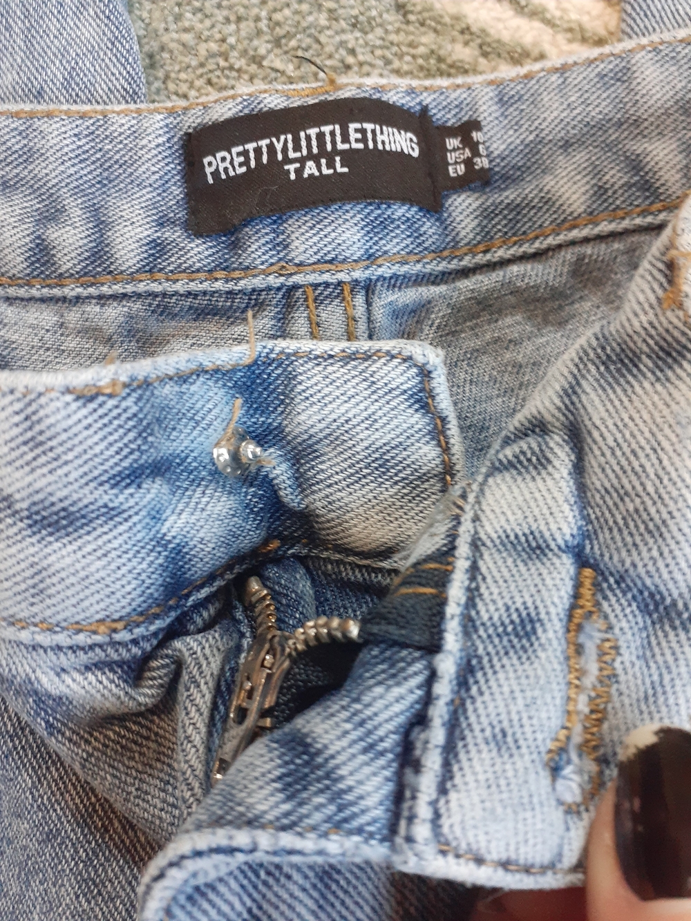 Pretty Little Thing Light Blue Straight Leg Jeans - Picture 3 of 8